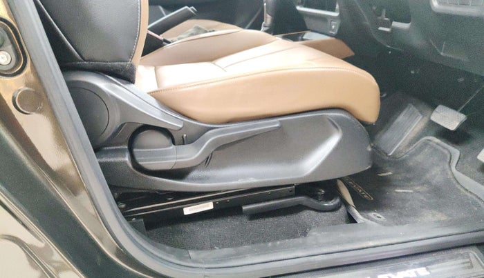 2023 Honda ELEVATE ZX CVT, Petrol, Automatic, 7,948 km, Driver Side Adjustment Panel