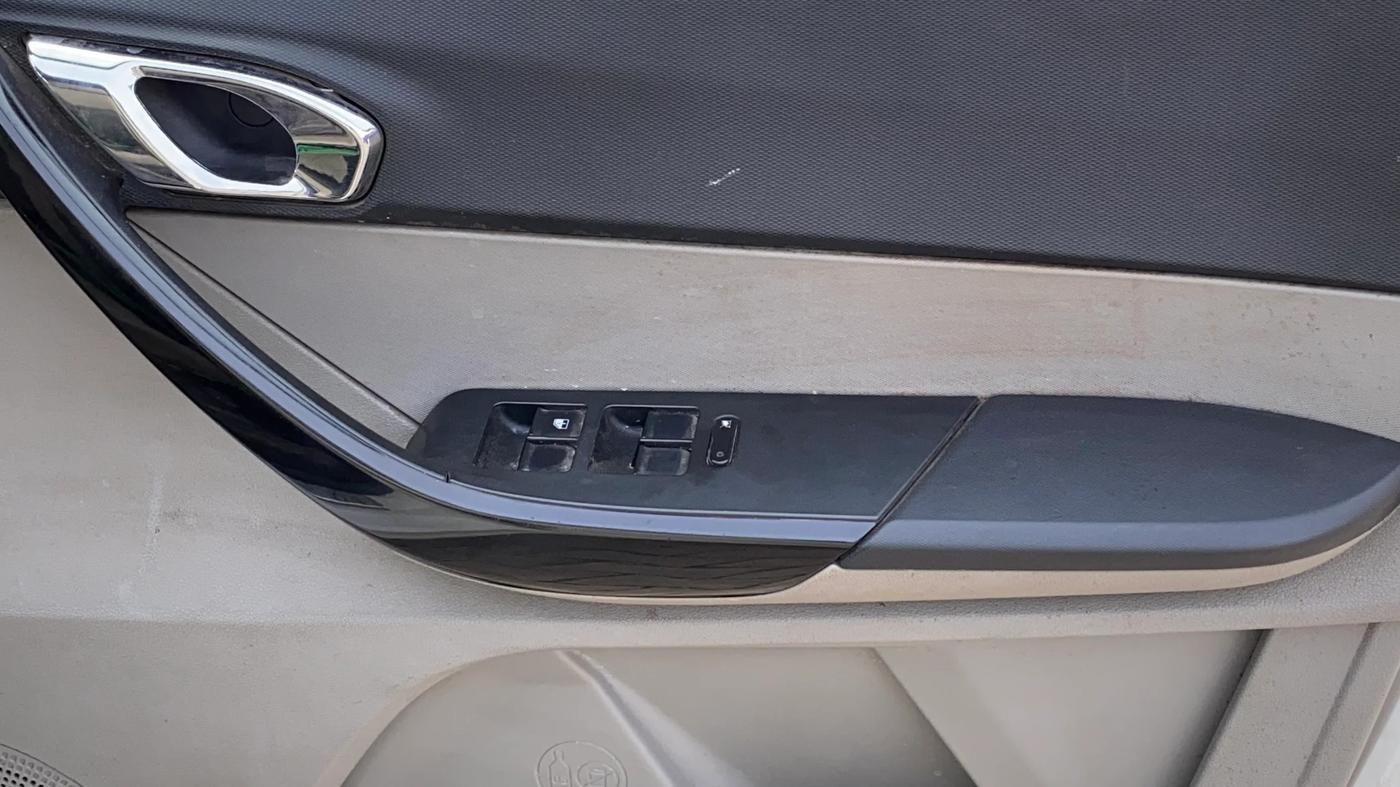 2018 Tata Tiago XZ PETROL, Petrol, Manual, 61,943 km, Driver Side Door Panels Control