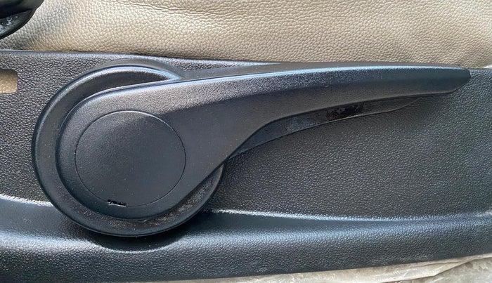 2018 Tata Tiago XZ PETROL, Petrol, Manual, 61,943 km, Driver Side Adjustment Panel