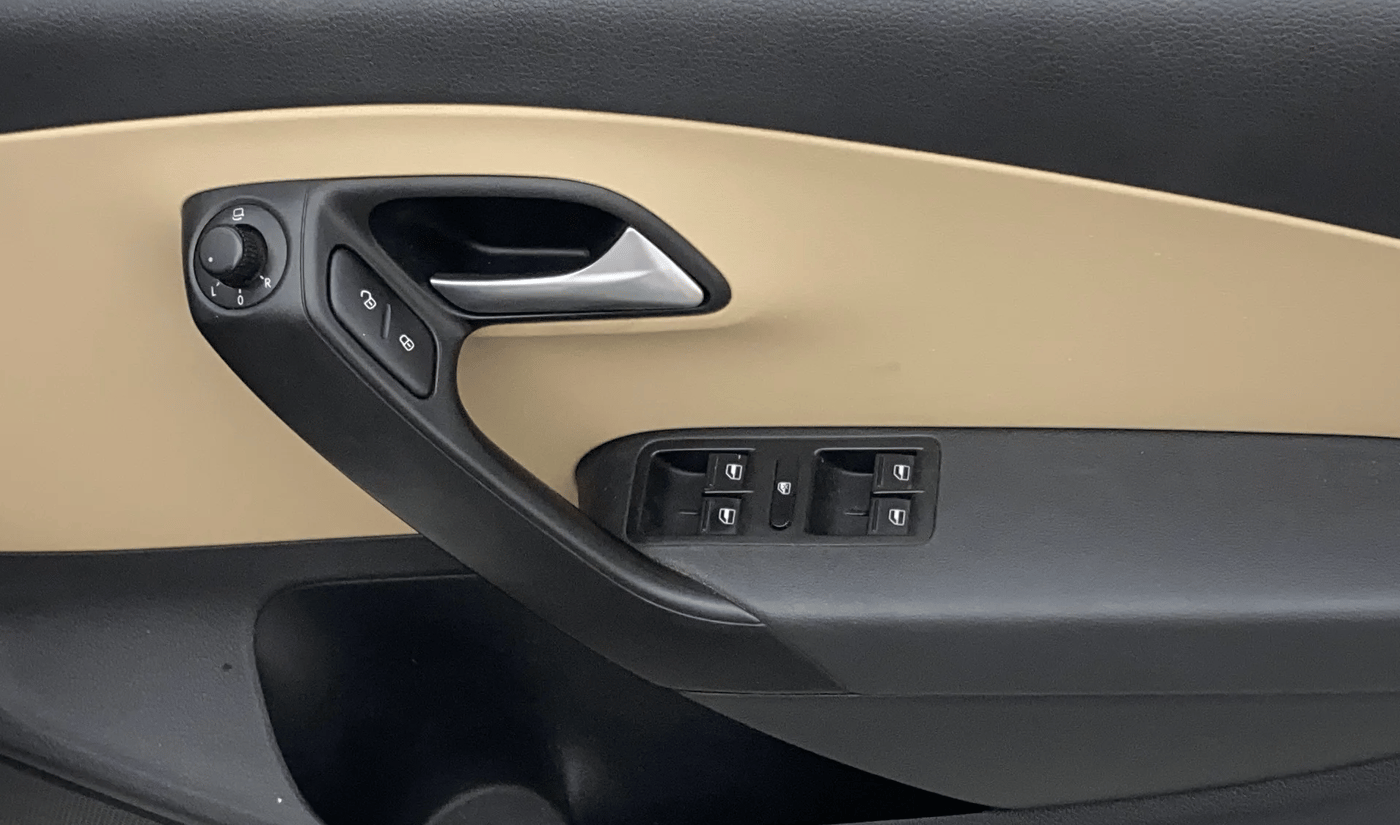 2018 Volkswagen Ameo HIGHLINE1.5L, Diesel, Manual, 1,10,747 km, Driver Side Door Panels Control