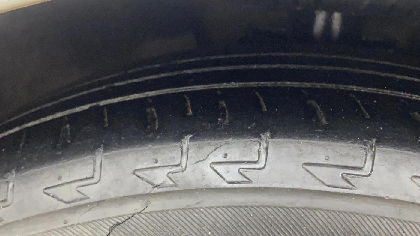 2018 Volkswagen Ameo HIGHLINE1.5L, Diesel, Manual, 1,10,747 km, Left Front Tyre Tread