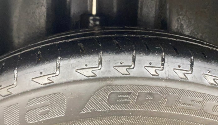 2018 Volkswagen Ameo HIGHLINE1.5L, Diesel, Manual, 1,10,709 km, Right Rear Tyre Tread