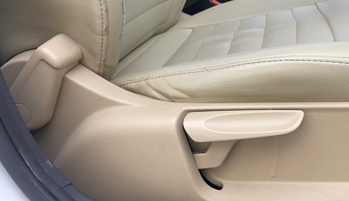 2018 Volkswagen Ameo HIGHLINE1.5L, Diesel, Manual, 1,10,709 km, Driver Side Adjustment Panel