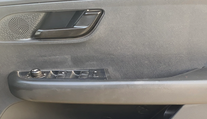 2023 Tata ALTROZ XTA DARK EDTION, CNG, Automatic, 61,988 km, Driver Side Door Panels Control