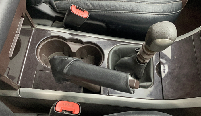 2015 Mahindra XUV500 W6, Diesel, Manual, 1,08,852 km, Gear Lever