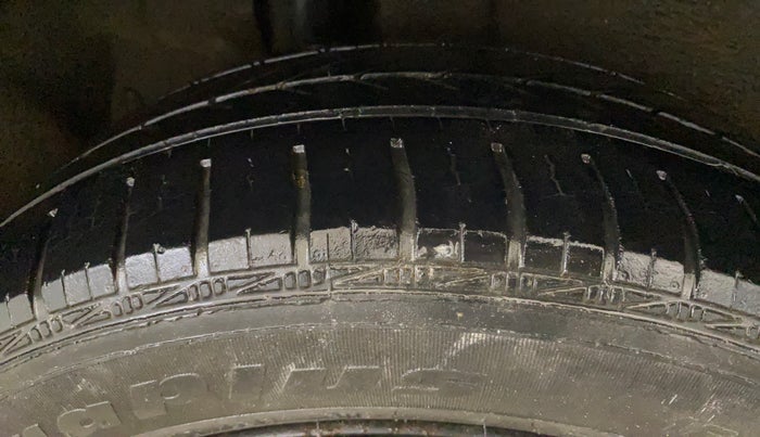 2013 Maruti Ertiga VXI, Petrol, Manual, 39,114 km, Right Rear Tyre Tread
