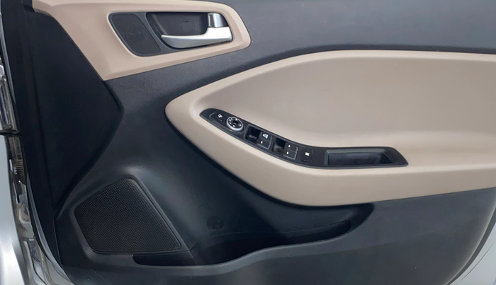 2018 Hyundai Elite i20 SPORTZ 1.2, CNG, Manual, 69,687 km, Driver Side Door Panels Control