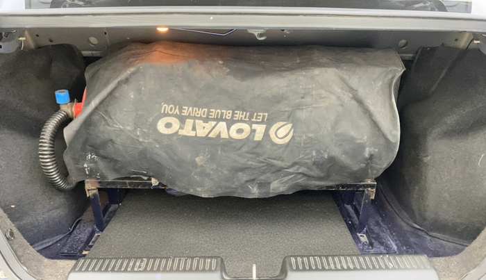 2018 Maruti Dzire VXI AMT, CNG, Automatic, 94,703 km, Boot Inside