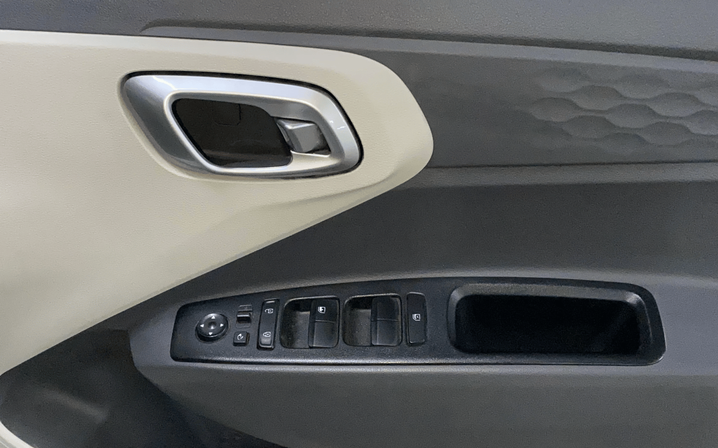 2020 Hyundai AURA SX PLUS 1.2 AMT, Petrol, Automatic, 52,764 km, Driver Side Door Panels Control