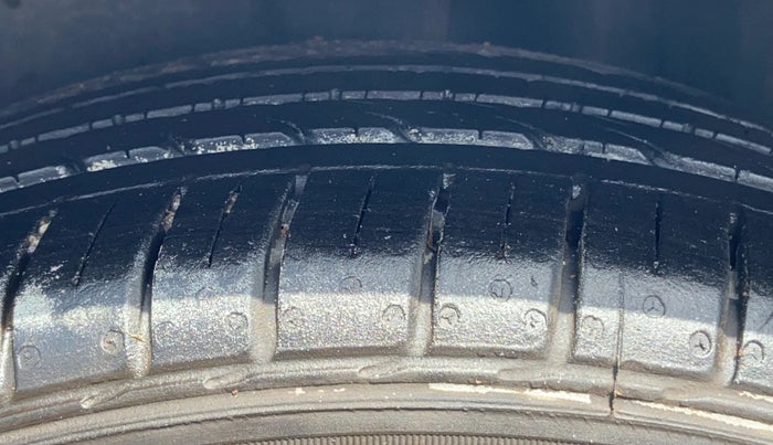 2017 Maruti Ciaz ALPHA 1.4 PETROL, Petrol, Manual, 68,225 km, Left Rear Tyre Tread