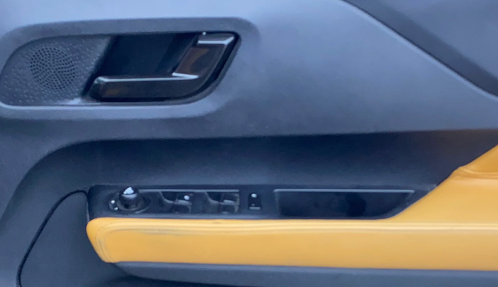 2023 Tata PUNCH ACCOMPLISHED MT, Petrol, Manual, 39,187 km, Driver Side Door Panels Control