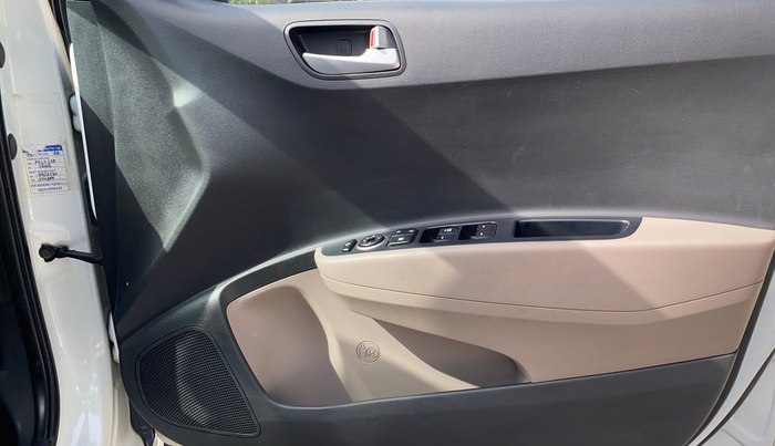2019 Hyundai Grand i10 SPORTZ AT 1.2 KAPPA VTVT, Petrol, Automatic, 32,552 km, Driver Side Door Panels Control