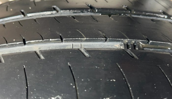 2016 Mahindra Kuv100 K2 PLUS 6 STR, Petrol, Manual, 19,783 km, Left Rear Tyre Tread