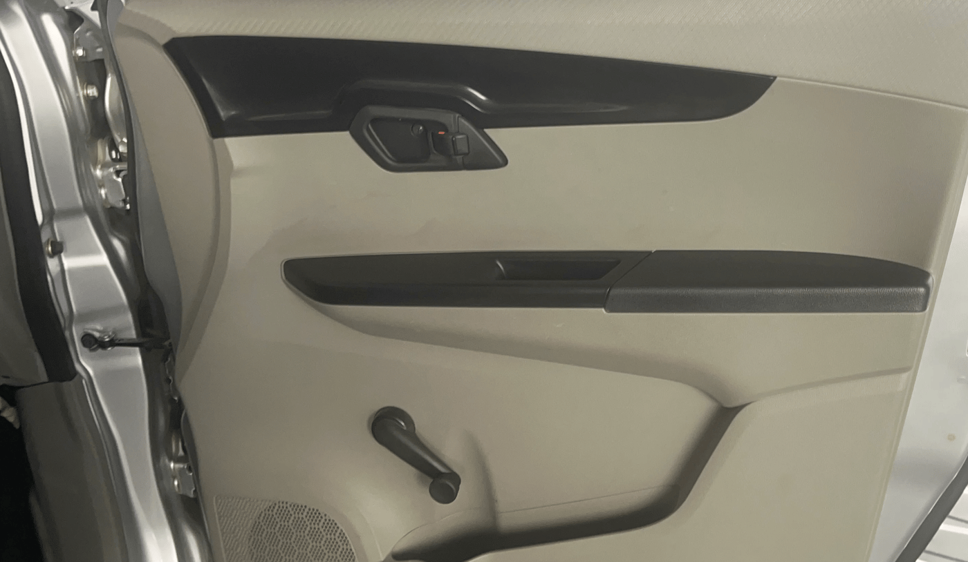2016 Mahindra Kuv100 K2 PLUS 6 STR, Petrol, Manual, 19,783 km, Driver Side Door Panels Control