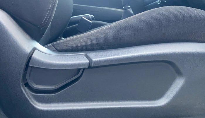 2020 Hyundai VENUE S 1.2, Petrol, Manual, 29,129 km, Driver Side Adjustment Panel
