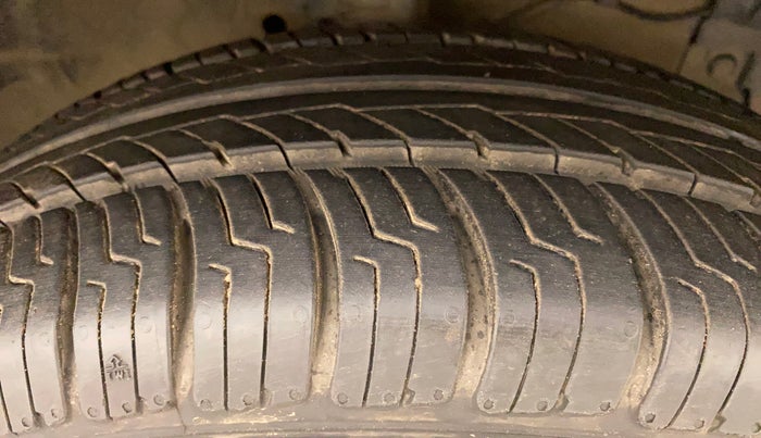 2015 Maruti Swift ZXI, Petrol, Manual, 57,155 km, Right Front Tyre Tread
