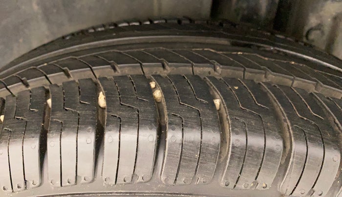 2015 Maruti Swift ZXI, Petrol, Manual, 57,155 km, Left Rear Tyre Tread