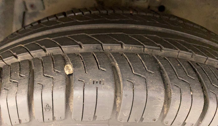 2015 Maruti Swift ZXI, Petrol, Manual, 57,155 km, Left Front Tyre Tread