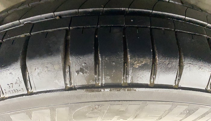 2014 Hyundai i10 MAGNA 1.2, Petrol, Manual, 1,17,384 km, Right Rear Tyre Tread