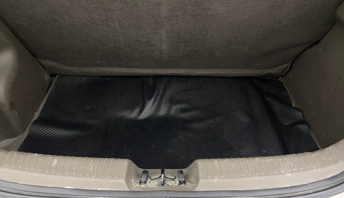 2014 Hyundai i10 MAGNA 1.2, Petrol, Manual, 1,17,384 km, Boot Inside