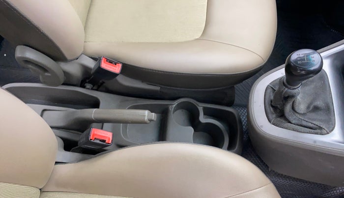 2014 Hyundai i10 MAGNA 1.2, Petrol, Manual, 1,17,384 km, Gear Lever