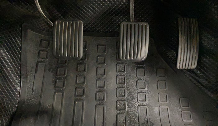 2014 Hyundai i10 MAGNA 1.2, Petrol, Manual, 1,17,384 km, Pedals