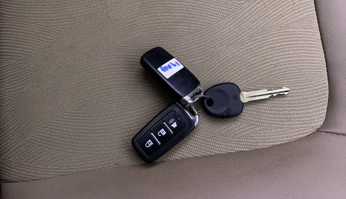 2014 Hyundai i10 MAGNA 1.2, Petrol, Manual, 1,17,384 km, Key Close Up