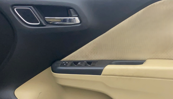 2017 Honda City 1.5L I-VTE V CVT, Petrol, Automatic, 1,14,533 km, Driver Side Door Panels Control