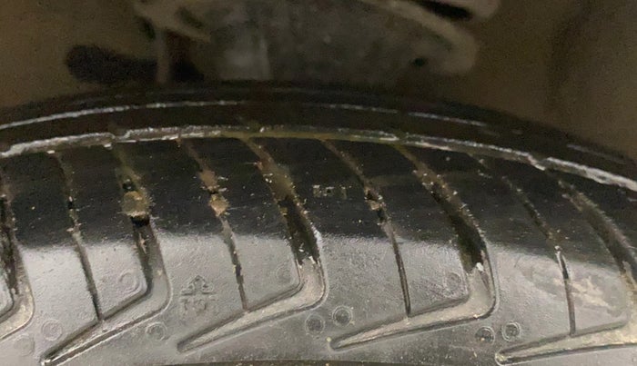 2013 Hyundai i10 MAGNA 1.2, Petrol, Manual, 53,616 km, Left Front Tyre Tread