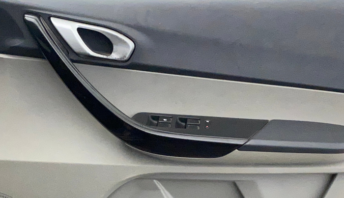 2019 Tata Tiago XZ PETROL, Petrol, Manual, 67,604 km, Driver Side Door Panels Control
