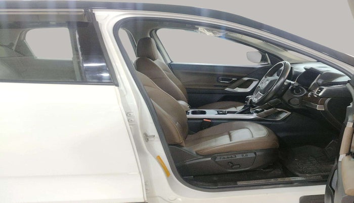 2023 Tata Harrier XZA PLUS O DUAL TONE, Diesel, Automatic, 21,724 km, Right Side Front Door Cabin