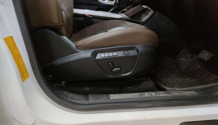 2023 Tata Harrier XZA PLUS O DUAL TONE, Diesel, Automatic, 21,724 km, Driver Side Adjustment Panel