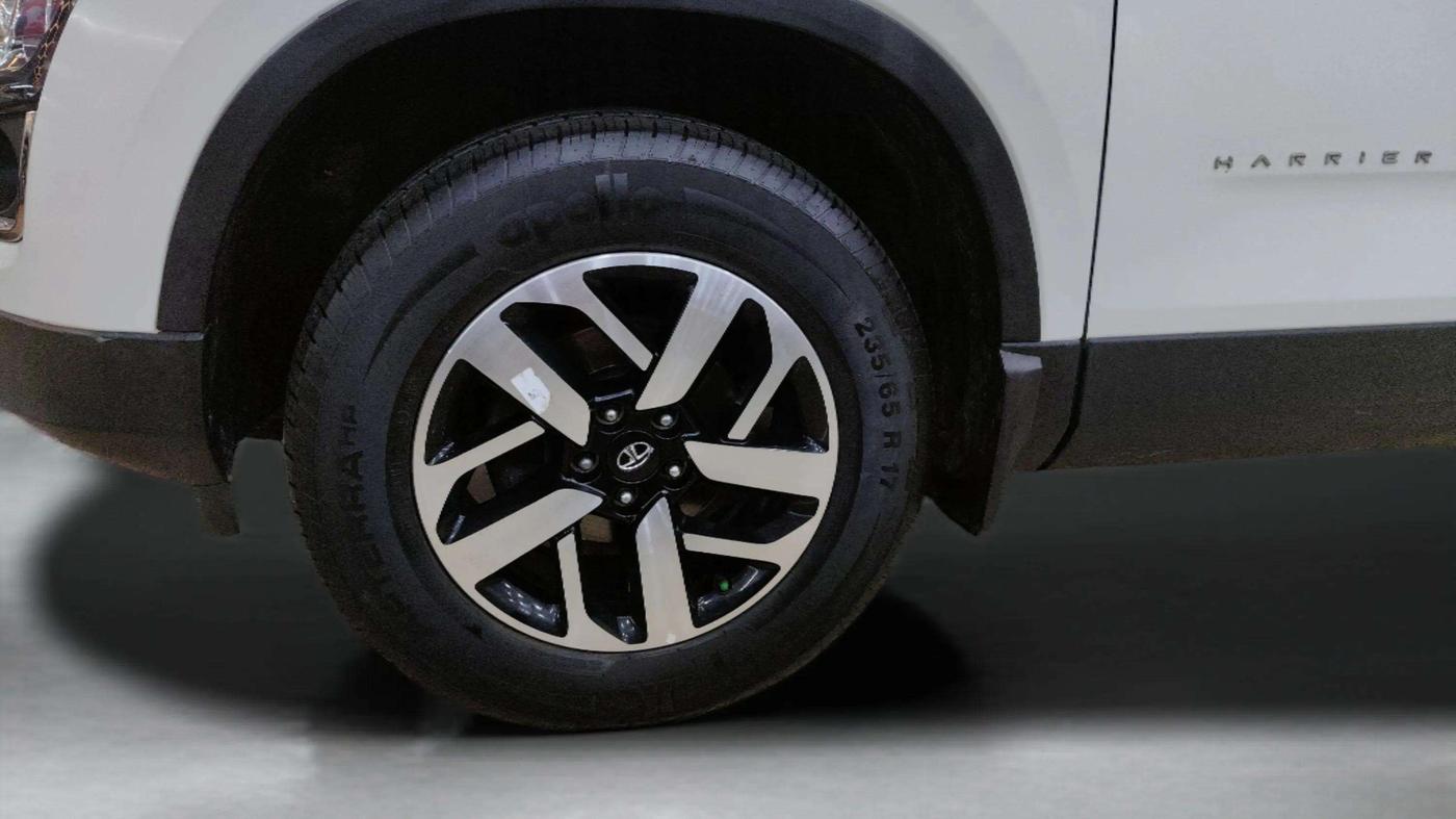 2023 Tata Harrier XZA PLUS O DUAL TONE, Diesel, Automatic, 21,724 km, Left Front Wheel