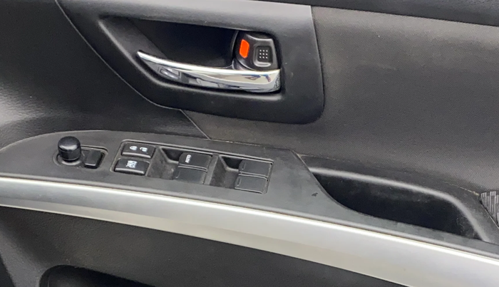 2018 Maruti S Cross ZETA 1.3, Diesel, Manual, 1,13,001 km, Driver Side Door Panels Control