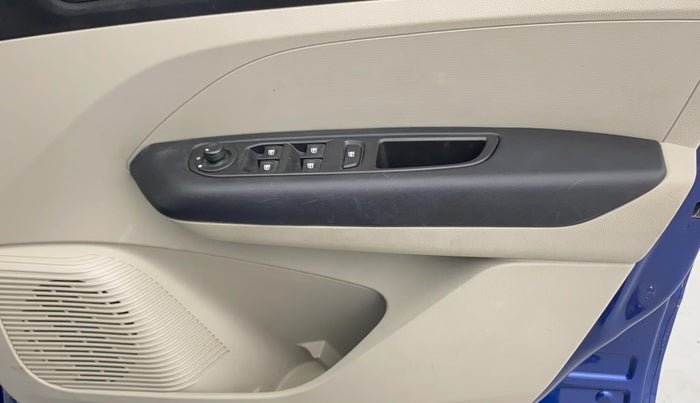 2022 Renault TRIBER RXT, Petrol, Manual, 21,671 km, Driver Side Door Panels Control