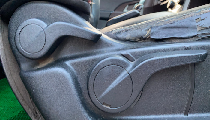 2013 Mahindra XUV500 W8, Diesel, Manual, 85,056 km, Driver Side Adjustment Panel