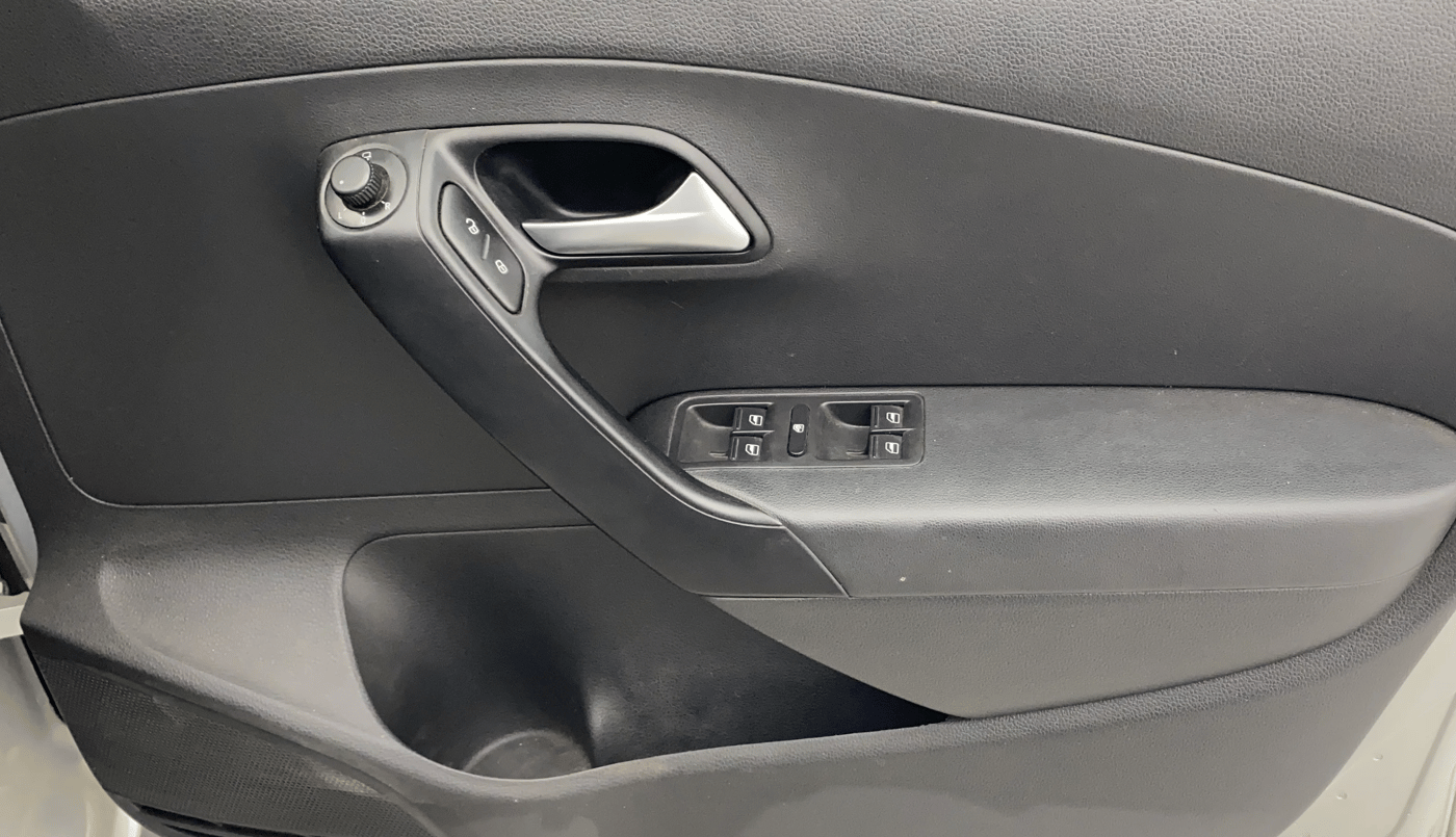 2022 Volkswagen Polo HIGHLINE PLUS 1.0L TSI, Petrol, Manual, 32,620 km, Driver Side Door Panels Control