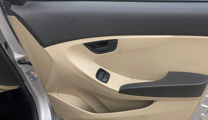 2016 Hyundai Eon MAGNA +, Petrol, Manual, 73,009 km, Driver Side Door Panels Control