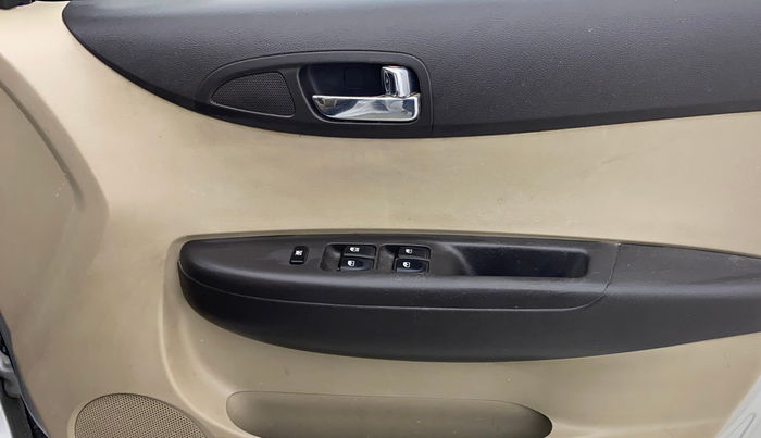 2013 Hyundai i20 MAGNA 1.4 CRDI, Diesel, Manual, 85,355 km, Driver Side Door Panels Control