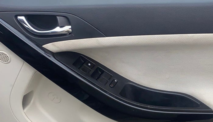 2020 Tata NEXON XZ PLUS PETROL, Petrol, Manual, 1,03,943 km, Driver Side Door Panels Control
