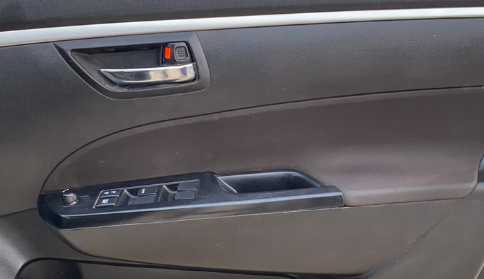 2013 Maruti Swift VXI, Petrol, Manual, 47,030 km, Driver Side Door Panels Control