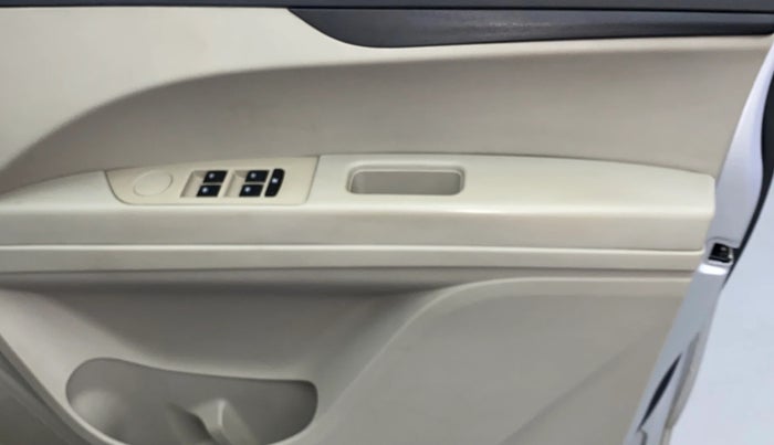 2019 Mahindra MARAZZO M2 7STR, Diesel, Manual, 1,49,602 km, Driver Side Door Panels Control