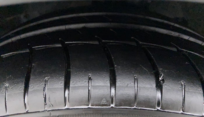 2010 Mercedes Benz C Class C 200 CGI ELEGANCE, Petrol, Automatic, 54,707 km, Left Front Tyre Tread