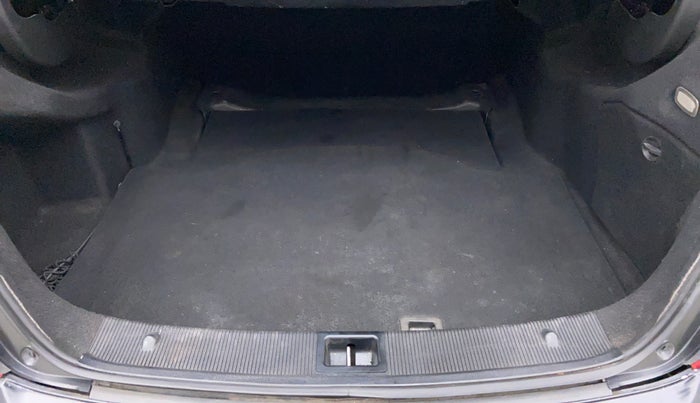 2010 Mercedes Benz C Class C 200 CGI ELEGANCE, Petrol, Automatic, 54,707 km, Boot Inside