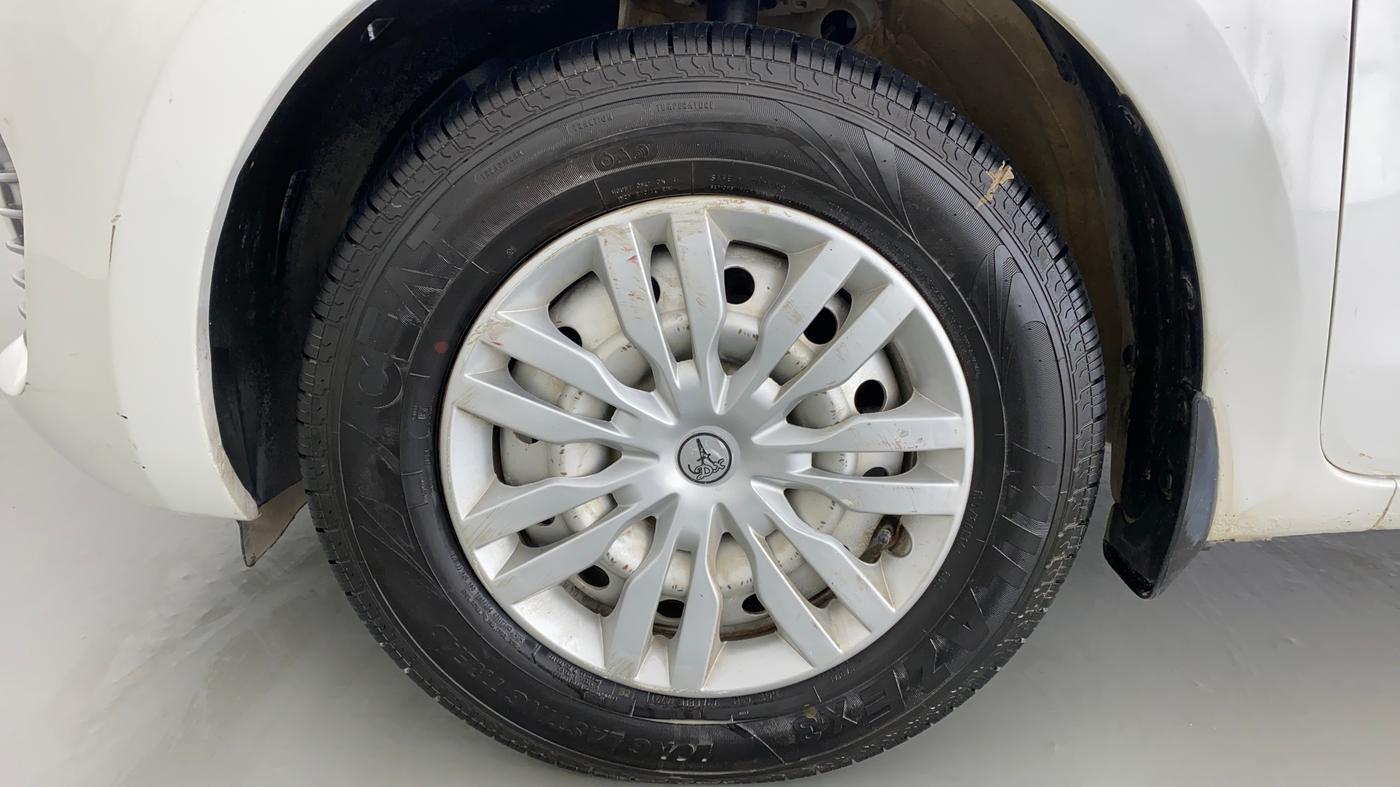 2018 Maruti Swift LXI D, Petrol, Manual, 40,216 km, Left Front Wheel