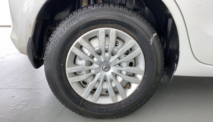 2018 Maruti Swift LXI D, Petrol, Manual, 40,216 km, Right Rear Wheel