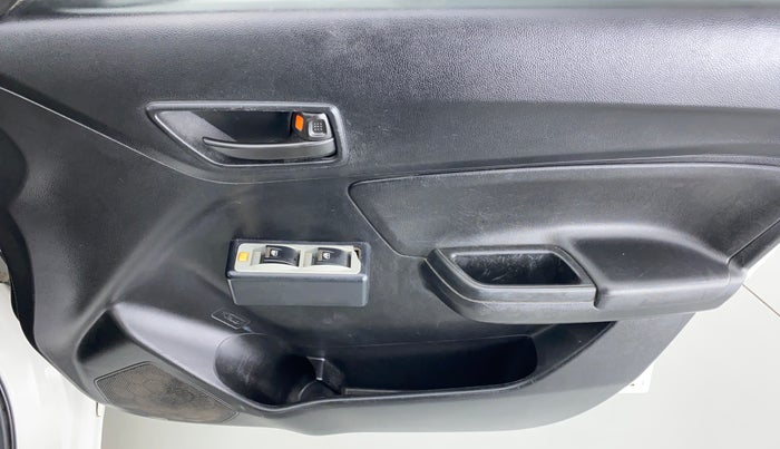 2018 Maruti Swift LXI D, Petrol, Manual, 40,216 km, Driver Side Door Panels Control