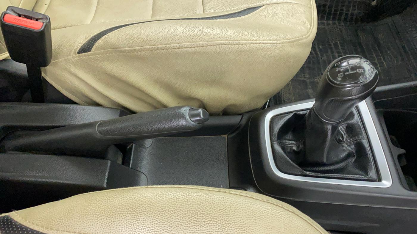 2018 Maruti Swift LXI D, Petrol, Manual, 40,216 km, Gear Lever