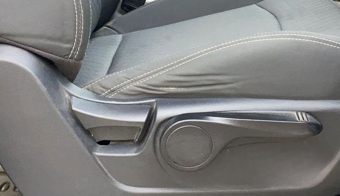 2019 Mahindra XUV300 W8 1.5 DIESEL, Diesel, Manual, 48,852 km, Driver Side Adjustment Panel