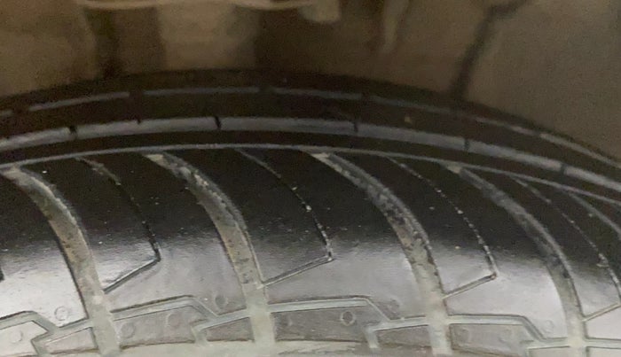 2017 Nissan Micra XV CVT, Petrol, Automatic, 1,06,798 km, Right Front Tyre Tread
